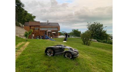 Meredek kertben is használható a robotfűnyíró?